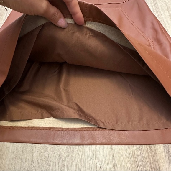 NWT LOFT Brown Faux Leather Mini Skirt size 6P - Picture 7 of 7